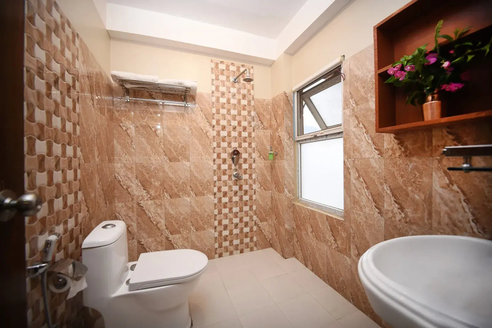 Clean private bathroom with a hot shower at Mums Homestay